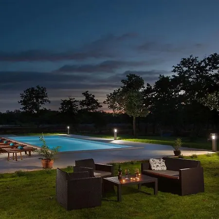 Lovely Rural With A Swimming Pool In Villa