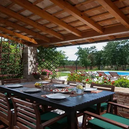 Lovely Rural With A Swimming Pool In Bale