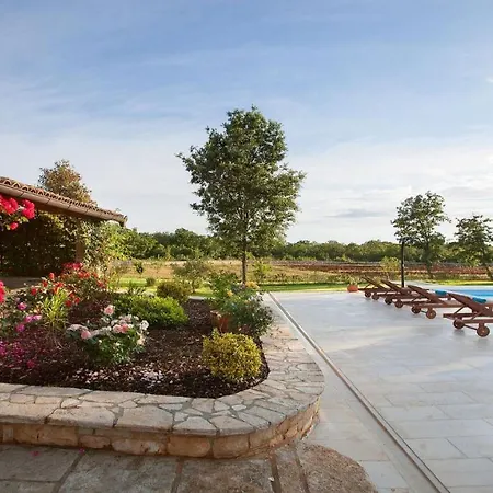 Lovely Rural With A Swimming Pool In Villa